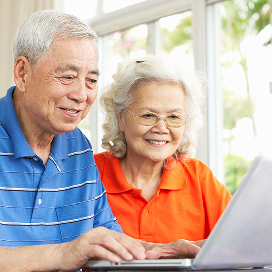 73_9282_15Aug2018125931_Chinese seniors with laptop.jpg